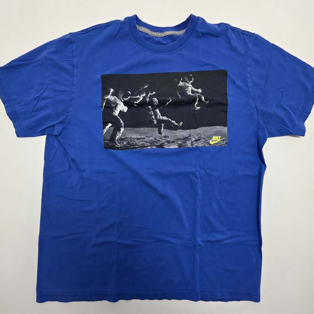 Nike Men's Size XL Blue Moon Landing Astronaut Graphic T-Shirt